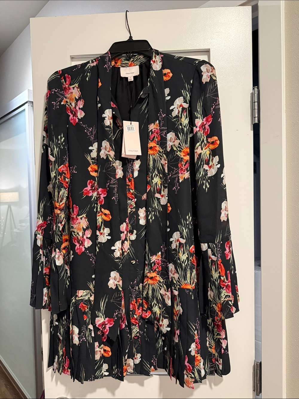 cinq a sept Black Floral Long-Sleeve Pleated Hem Dress